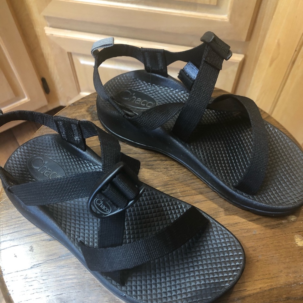 Chacos Boys Size 4 Black